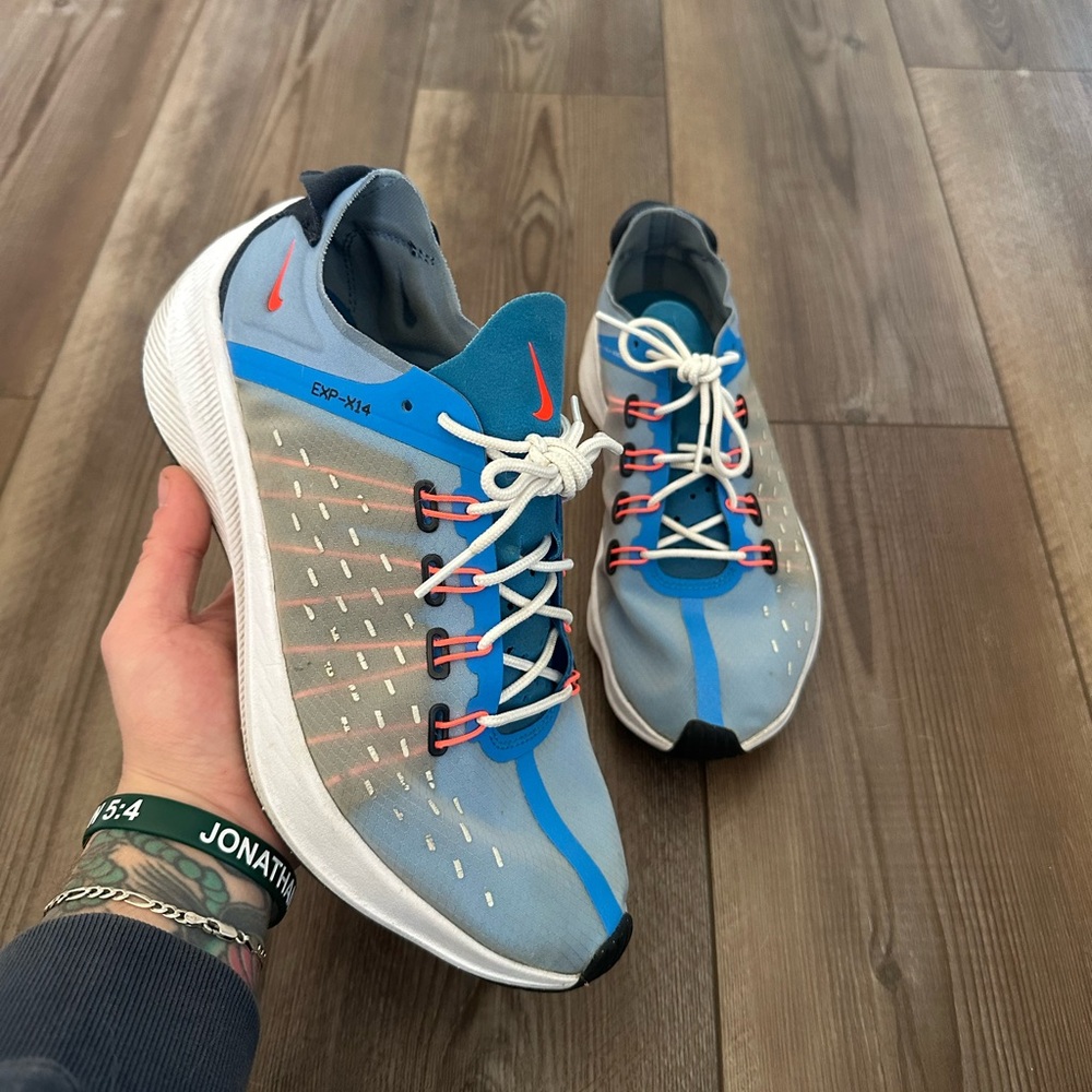 Nike Men's EXP-14 Ultra Lightweight Runner and Training Shoe size 9